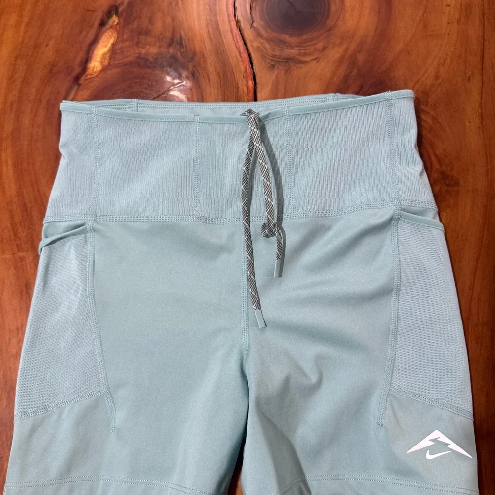 Nike Trail Tight Fit Running Women's Shorts Small Dri Fit HV2352 Bike Pocket L11